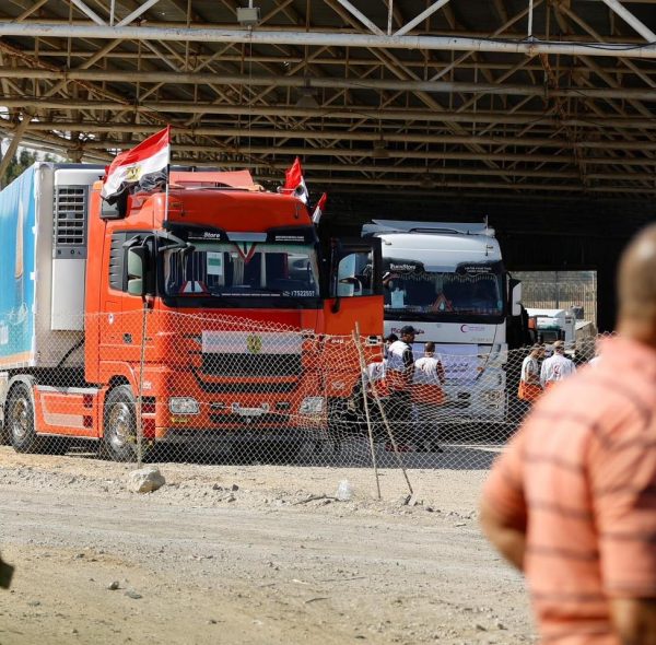 عبور الدفعة الثانية من قوافل المساعدة إلى قطاع غزة بمشاركة شاحنات صناع مصر والتحالف الوطني