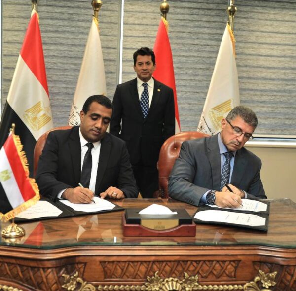 بحضور الدكتور أشرف صبحي ..صناع الحياة توقع بروتوكول تعاون مع وزارة الشباب والرياضة